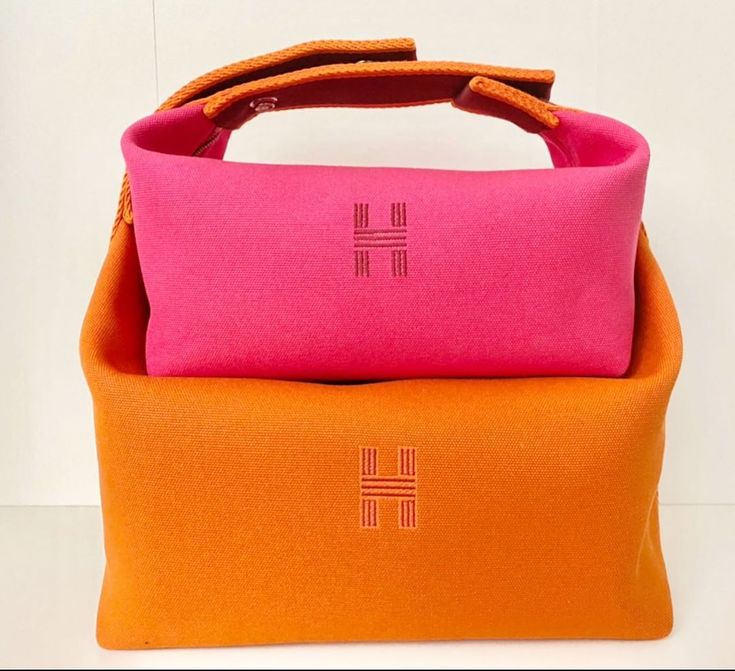 What are your favorite travel accessories? I love Hermes Bride-a-brac cases @gailily Investment Bags, Chic Bags, Bvlgari Bags, Cute Purses, Chloe Bag, Hermes Bags, Hermes Bag, Lv Bag, Burberry Bag