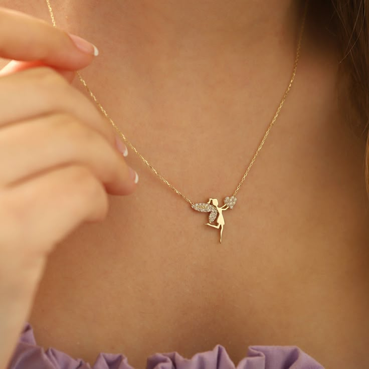 Fairy Charm Necklace, Watch With Glittering Eyes, Pretty Gold Necklaces, Simple Necklace Designs, Magic Jewelry, Unique Gold Jewelry Designs, Creative Necklace, Neck Pieces Jewelry, Feminine Necklace