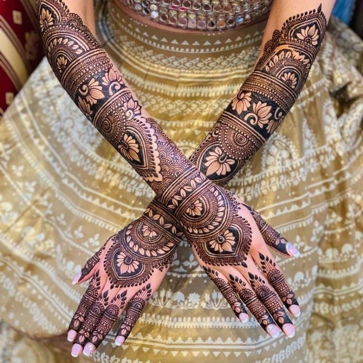 bridal mehndi design Bridal Mehendi Designs Wedding, Wedding Henna Designs, Tato Henna, New Bridal Mehndi Designs, Bridal Mehendi Designs Hands, Legs Mehndi Design, Mehndi Designs Bridal Hands, Bridal Henna Designs, Stylish Mehndi