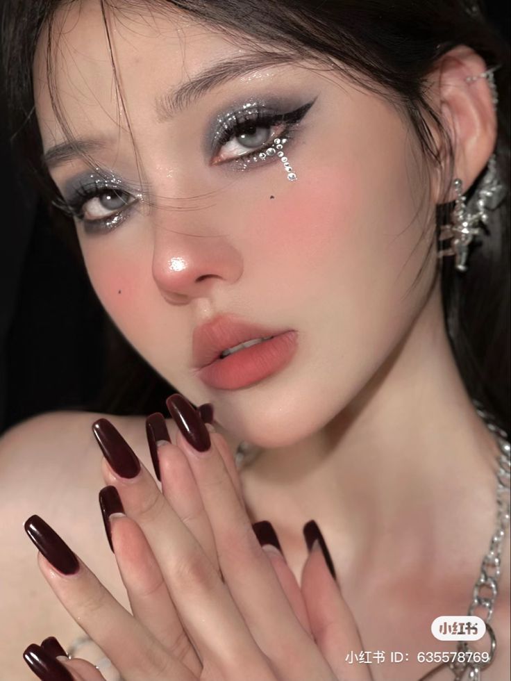 #aesthetic #makeup #cbeauty #chinesemakeup #douyin #beauty #fashion #makeupideas #manhua #manhualashes #chinese Manhua Makeup, Douyin Beauty, Chinese Makeup, Ulzzang Makeup, Aesthetic Makeup, Beauty Fashion, Septum Ring, Makeup Looks, Nose Ring