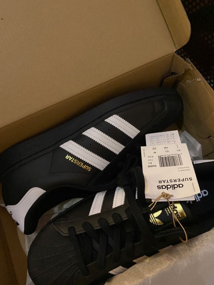 Black Adidas Superstar, Men's Adidas (men), Shoe Wishlist, Shoes Outfit Fashion, Nike Shoes Jordans, Best Shoes, Fancy Shoes, Shoe Inspo, Swag Shoes