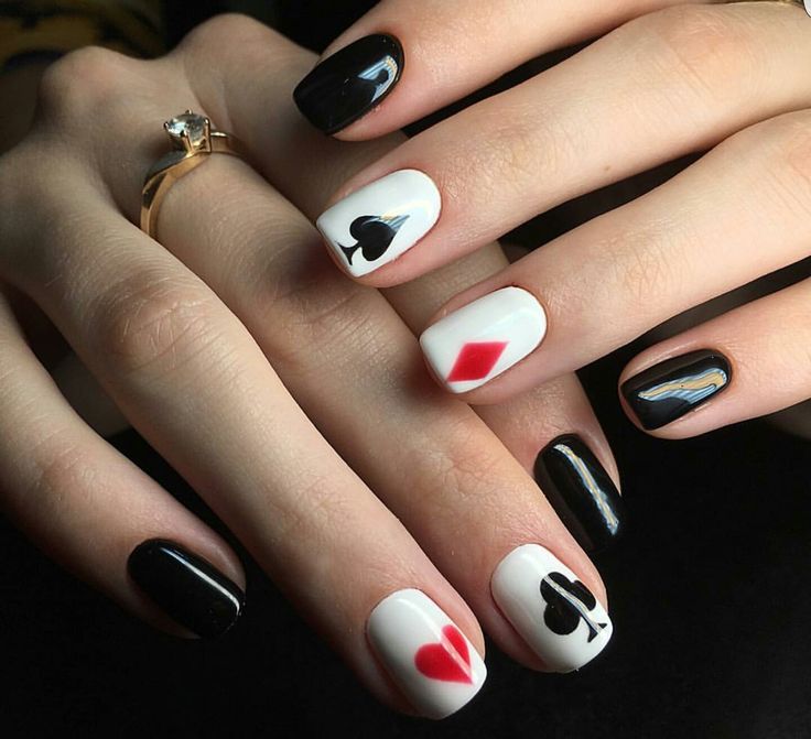 Simple Casino Nails Designs, Card Suits Nails, Black Gel Manicure Designs, Roulette Nails, Ace Of Spades Nail Design, Spade Nail Designs, Playing Card Inspired Nails, Deck Of Cards Nail Design, Playing Card Nail Designs