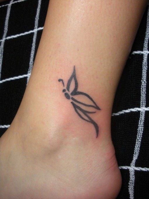 a small tattoo on the foot of a woman