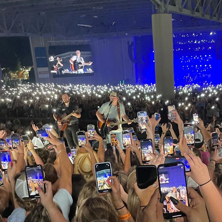 country, country music, morgan, wallen, morgan wallen, live music, concert, country music concert Morgan Wallen Preppy, Morgan Wallen Rare Pictures, Morgan Wallen Concert Aesthetic, Morgan Wallen Aesthetic, Morgan Wallen Music, Morgan Wallen Concert Outfit Ideas, Concert Oufit, Zack Bryan, Morgan Wallen Concert