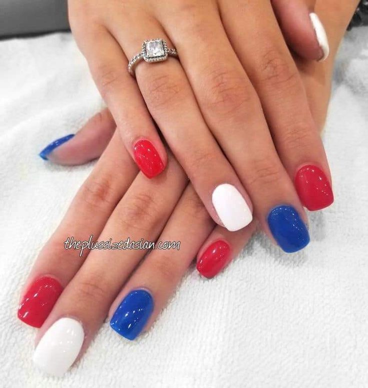 Red White and Blue White Blue Nails, Manicure Dip, Red White And Blue Nails, White And Blue Nails, Red White Blue Nails, Manicure Natural, 4th Nails, Dip Dip, Hari Nef