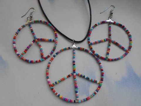 Beaded Peace Sign Tutorial, Peace Sign Jewelry Diy, Seed Bead Peace Sign, Diy Peace Sign Necklace, Diy Hippie Jewelry, Hippie Crafts Diy, Hippie Jewelry Diy, Beaded Peace Sign, Paz Hippie