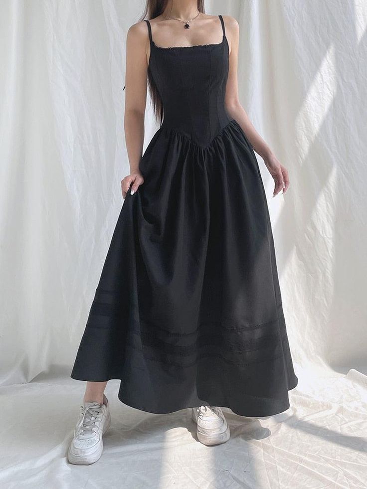 Turn heads with this stunning black maxi dress, serving major goth aesthetic goals. Crafted from smooth polyester, it features a stylish square neck and a chic back tie fastening. Plus, there's an invisible zip at the back for a seamless look. Whether you're hitting the town or keeping it chill, this dress is your new go-to for darkly dreamy style. Goth aesthetic Polyester Square neck Back tie fastening Invisible zip fastening at back Edgy Grunge Style, Moda Grunge, Strap Maxi Dress, Goth Dress, Goth Aesthetic, Maxi Styles, Looks Black, Vestidos Vintage, Grunge Goth