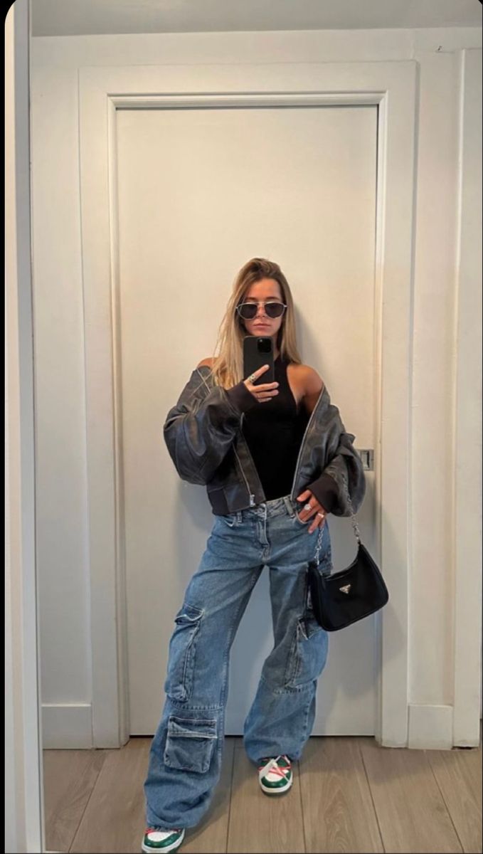 Cargo Jeans Outfit, Oversize Outfit, Cargo Outfit, Outfits Con Jeans, Look Jean, Leather Jacket Outfits, Jeans Cargo, Looks Street Style, Mode Inspo