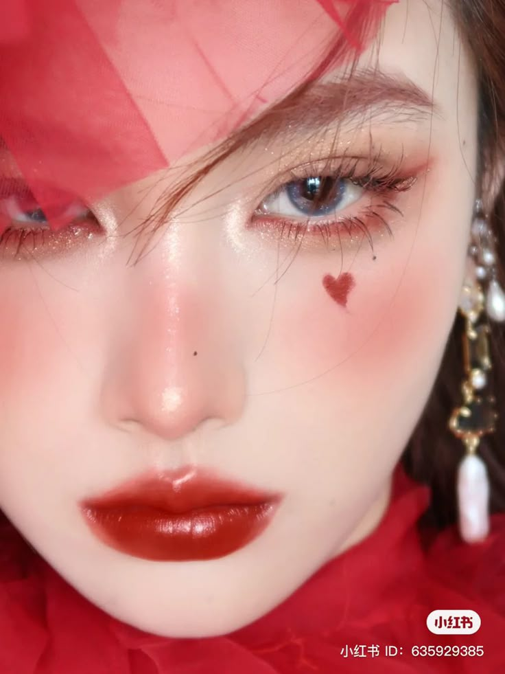 Red Asian Makeup, Valentine Eye Makeup, Red Douyin Makeup, Valentines Makeup Ideas Simple, Red Makeup Looks, Seni Resin, Heart Makeup, Red Eye Makeup, Ethereal Makeup