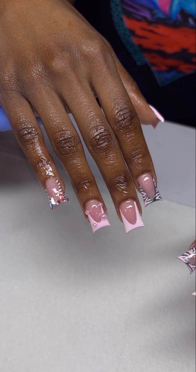 Freestyle Duck Nails, Shorties Nails Summer Colors, Short Duck Nails French Tip, Short Duckie Nails, Bad And Boujee Nails Short, Short Bling Nails, French Tip Duck Nails, Short Duck Nails, French Tip Acrylics