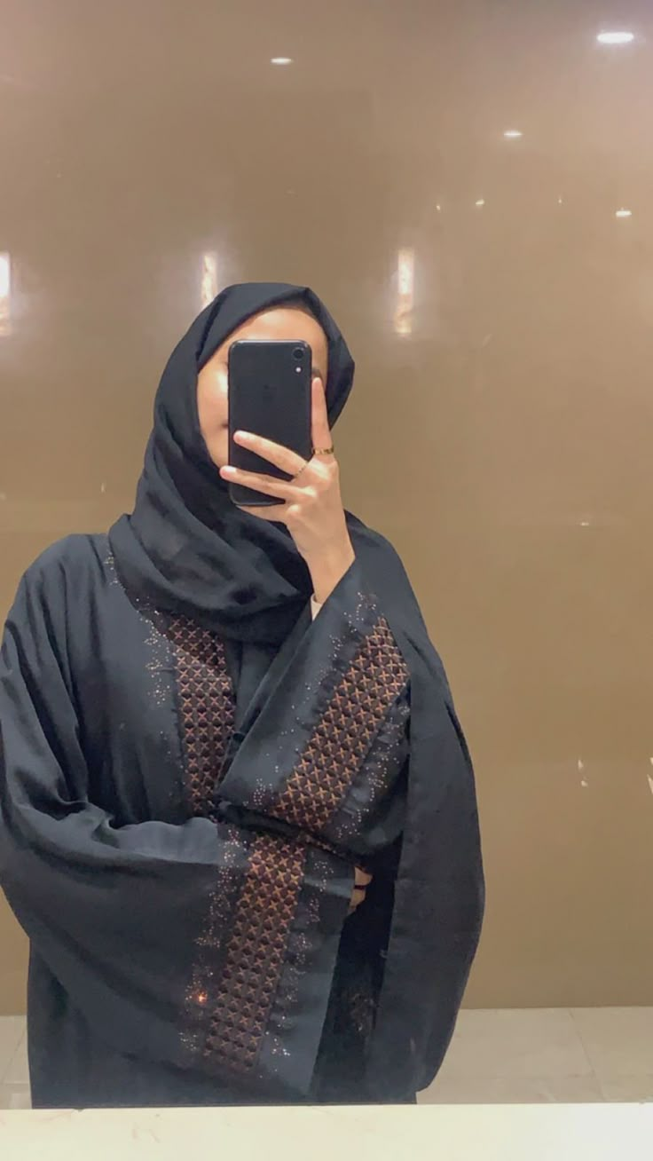 @lessulthanas the hijab brand.. Hijabi Mirror Selfie, Kashmiri Aesthetic, Hijab Snap, Trending Summer Nails, Bitmoji Outfits, Outfits Baddie, Eid Outfit, Wedding Mehndi, Hijab Aesthetic