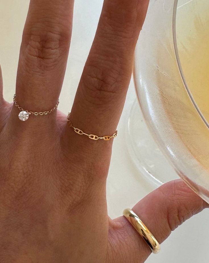 Bare diamond ring and anchor chain ring Luxury Gold Chain Ring For Promise, Ring With Chain, Jewlery Rings, Rings Chain, Styling Jewelry, Dainty Rings, Fancy Jewelry Necklace, Chain Rings, Gold Rings Simple