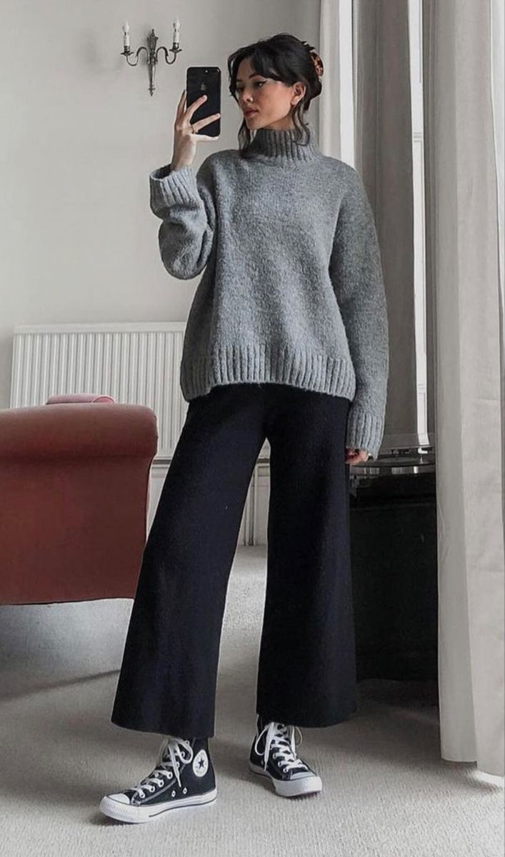 Grey Mock Neck Outfit, 8 Degree Weather Outfit, Turtle Neck Jumper Outfit, Colorful Turtleneck Outfit, Loose Fall Outfits, Gray Jumper Outfit, 90s Office Outfit, Dark Grey Outfits For Women, Gray Pullover Outfit