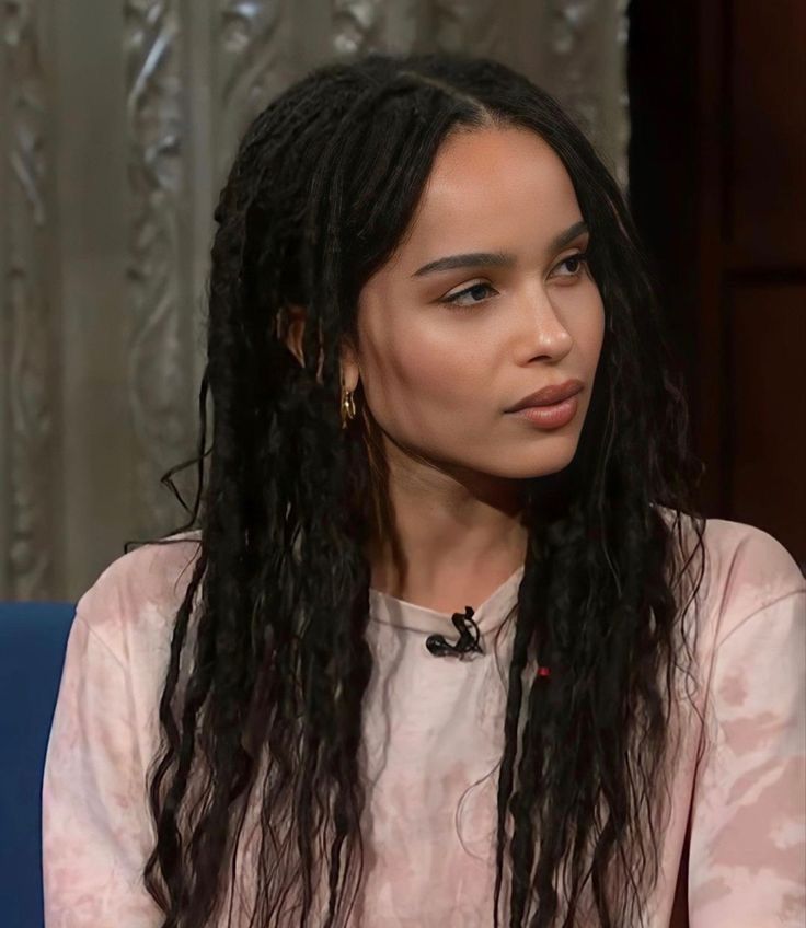 Zoe Kravitz Braids, Zoe Kravitz Style, Zoe Isabella Kravitz, Zoë Kravitz, Stephen Colbert, Zoe Kravitz, Locs Hairstyles, Make Up Artist, Afro Hairstyles