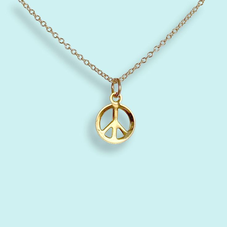 Finally! A little peace, on gold cable chain. Metal: 14kt gold plate over brass on pendant, 14kt gold filled chain Size: .25" W Pendant, 16", 18", 20" or Adjustable 16-18" Chain Available Spring Clasp Made in the USA Gold Compass Necklace, Dog Foto, Knife Necklace, Summer Wishlist, Lightning Bolt Necklace, Finger Bracelets, Surf Jewelry, Peace Necklace, Moon Necklace Silver