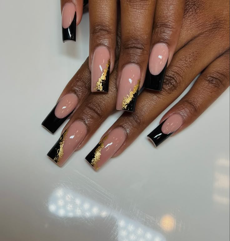 Coffin Black And Gold Nails, Acrylic Nails Ideas Gold, Black And Gold Nails Black Women, Black White And Gold Nails Short, Black And Gold Chrome Nails Designs, Black Tip Nails With Gold, Medium Length Nails Acrylic Black, Acrylic Nail Designs Black And Gold, Good And Black Nails