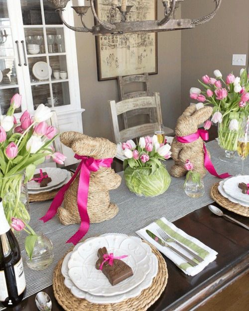 easter centerpieces to diy for table Easter Table Centerpieces, Diy Osterschmuck, Country Easter, Candy Tables, Driven By Decor, Easter Breakfast, Farmhouse Easter, Spring Decorations, Easter Table Settings