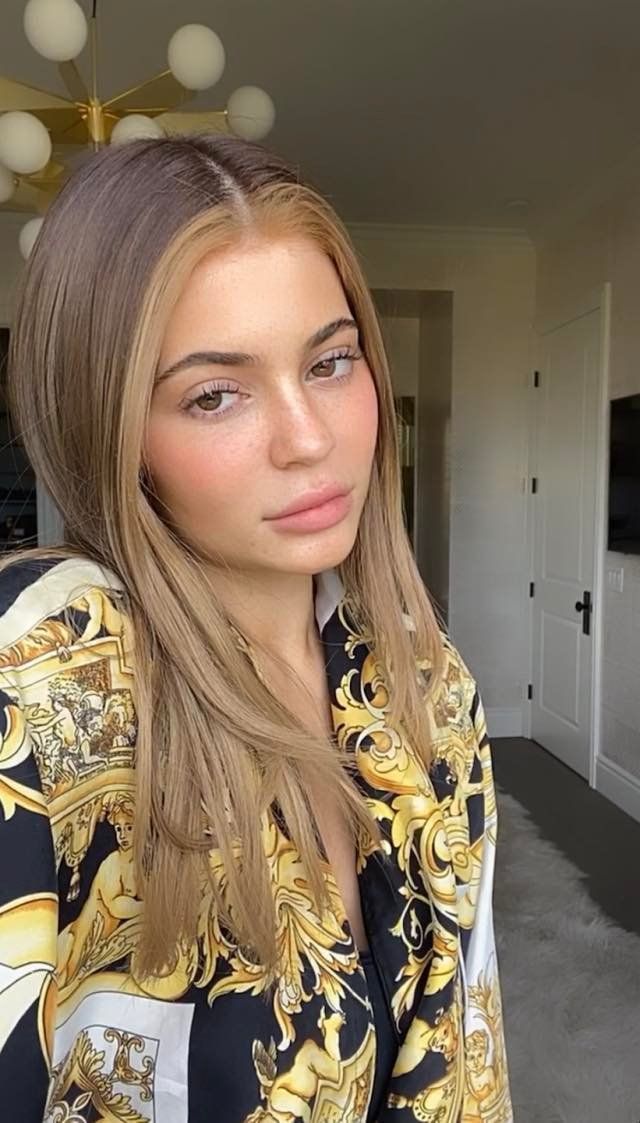 Kylie Jenner Hair Brown, Kylie Jenner Now, Kylie Jenner Highlights, Kylie Blonde, Kylie Jenner Blonde Hair, Blonde Hair 2023, Asian Brown Hair, Kylie Jenner Blonde, Kily Jenner