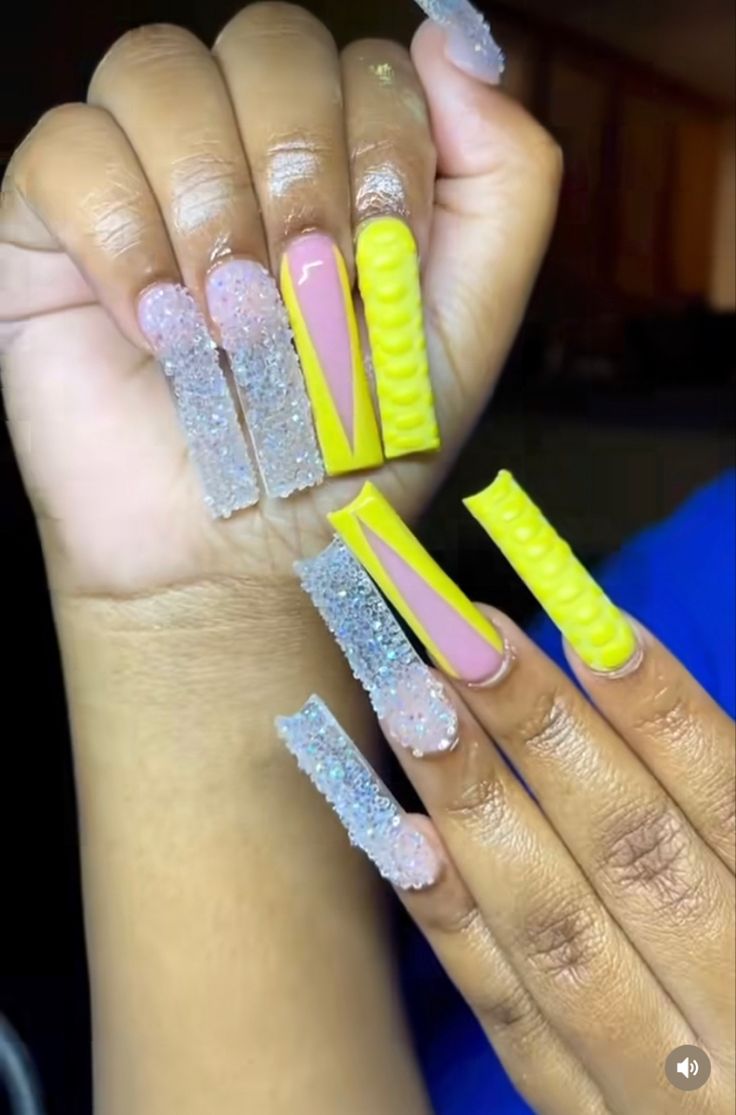 Freestyle Birthday Nails, Daisy Acrylic Nails, Fye Nails, Nails Inspired, Long Acrylic Nail Designs, Swarovski Nails, Colored Acrylic Nails, Cute Acrylic Nail Designs, Dope Nail Designs