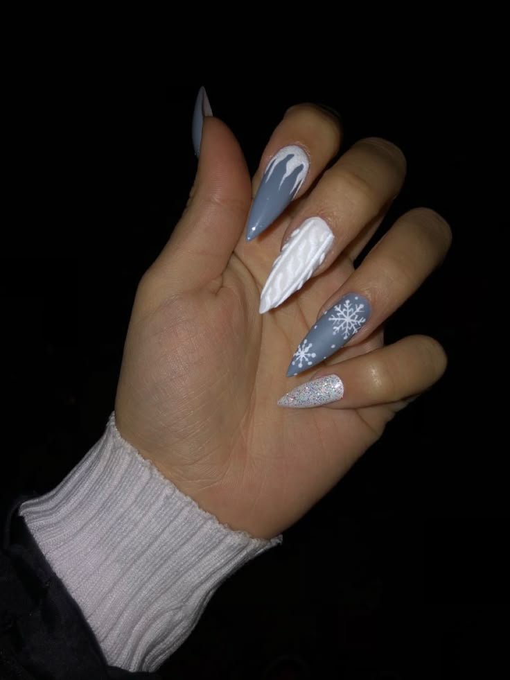 Stiletto Nails Winter Designs, Sweater Nails Almond Shape, Winter Pointy Nails, Christmas Stiletto Nails Winter, Long Almond Christmas Nails, Holiday Nails Stiletto, Stiletto Nail Art Winter, Winter Stiletto Nails Designs, Stiletto Winter Nails