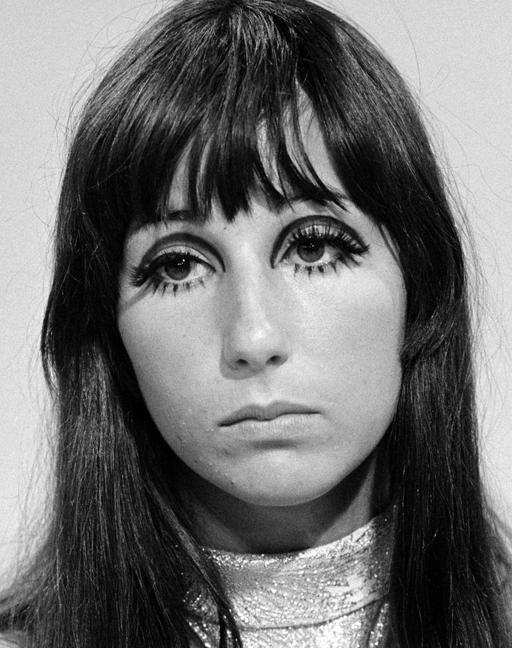 1960s Makeup Magazine, 60s Big Eye Makeup, 60s Aesthetic Makeup, 60s Hooded Eye Makeup, Early 60s Makeup, 60s Mascara, 60s Film Aesthetic, 60s Make Up Hooded Eyes, Cher 60s Makeup