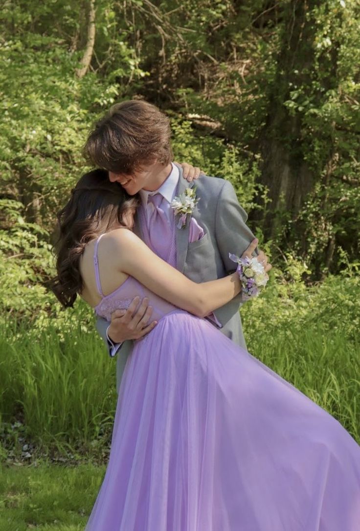 Purple Graduation Dress, Matching Prom, God Of Pain, Couples Prom, Purple Graduation, Prom Photography Poses, Couple Prom, Homecoming Poses, Prom Pictures Couples