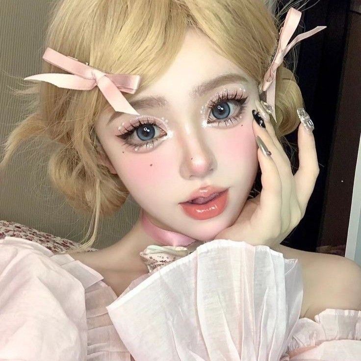 #cute #douyinmakeup #kawaii #pastel #aesthetic #fairy #photos #flowers #coquette #dollette #chinesemakeup #makeupart #art #artistic #pretty #beautiful Douyin Doll Makeup, Doll Makeup Pretty, Dollcore Makeup, Dollie Makeup, Dollette Makeup, Doll Makeup Look, Cute Doll Makeup, Academia Makeup, Fairy Photos