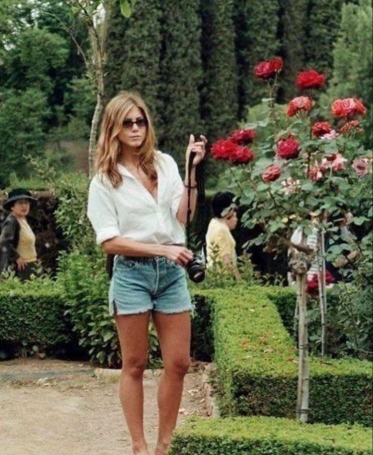 Jen Aniston Style, Jennifer Aniston 90s, Jennifer Anniston Style, Rachel Green Outfits, Town Outfits, 90’s Outfits, Jennifer Aniston Style, Jenifer Aniston, Jen Aniston