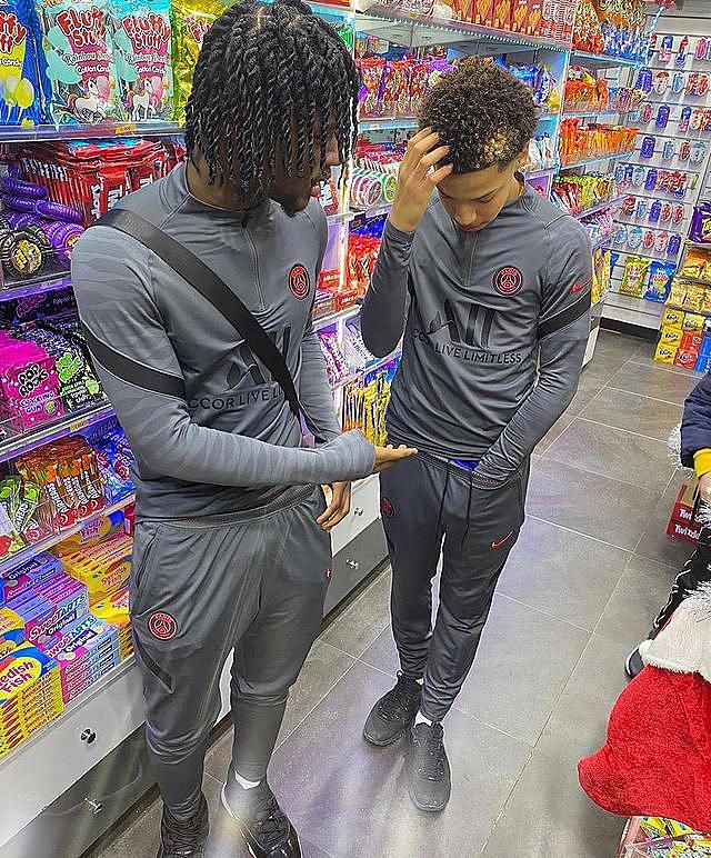 Uk Drip Outfits Men Black, Psg Drip Outfit, Psg Drip Uk, Football Tracksuit Drip, London Drip Outfits Men, Drip Outfit Men Uk, Uk Tracksuit Outfit Men, Psg Tracksuit Drip Men, Men In Tracksuits