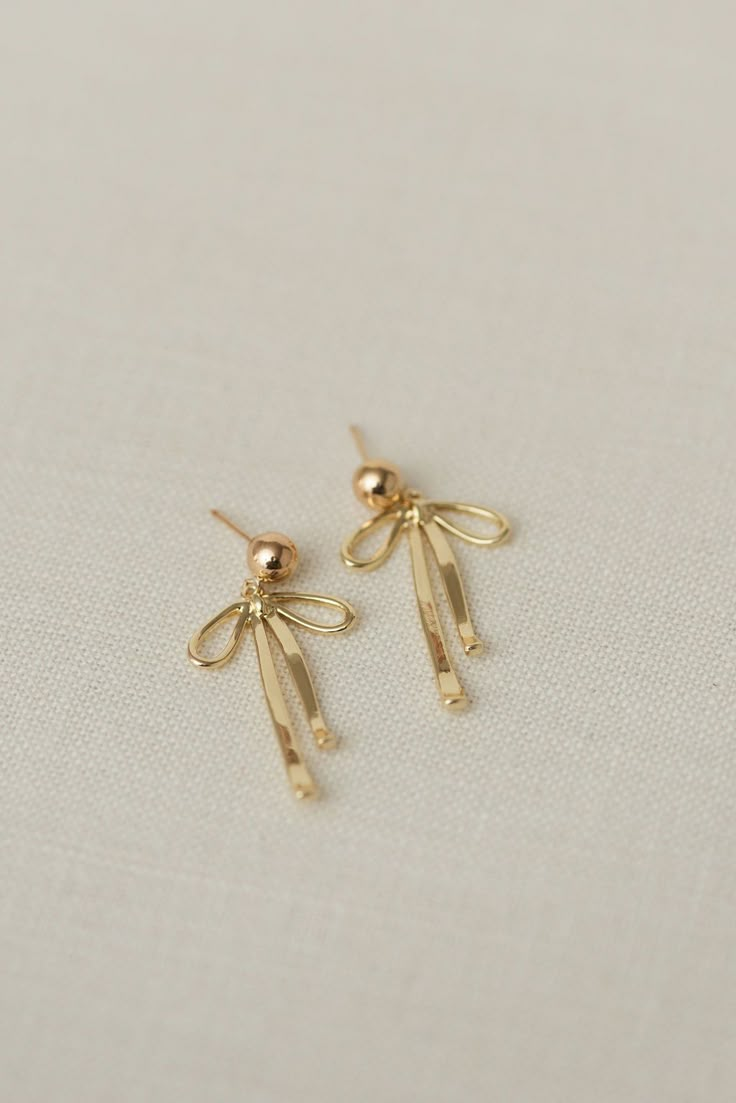 Rumor has is that 2024 is the year of BOWS! These super cute, dangly bow earrings will be the HIT of any party. Includes two gold or silver-plated dangly bow charms 6mm 14k gold-filled or sterling silver, hypoallergenic ball studs Choose from either solid or sparkly Delicate Earrings Gold, Bow Gold Earrings, Bow Earrings Gold, Gold Bow Earrings, Quince Earrings, Finding Your True Love, Gold Jewellery Earrings, Elegant Earrings Classy, Cute Gold Earrings