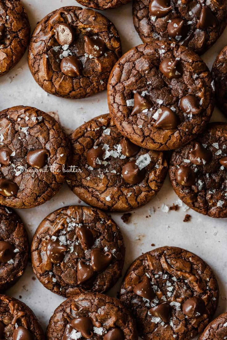 chocolate cookies with sea salt on top and one cookie in the middle surrounded by other cookies