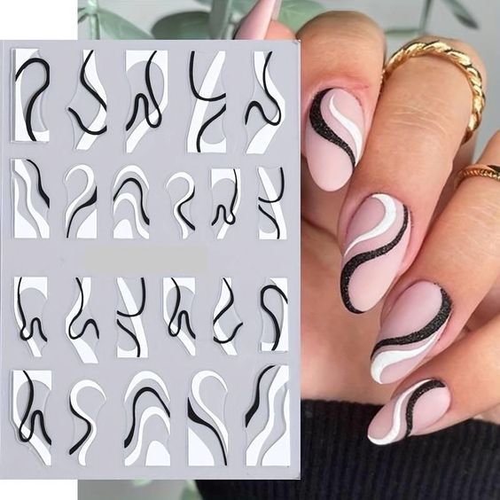 Simple Nail Art Swirls, Line Nail Art Designs Classy, Gel Nail Line Designs, Nail Art Lines Designs Simple, Swirl Art Nails, Step By Step Nail Art Easy, Nail With Line Design, French Nail Art Designs Classy, Line Design Nail Art