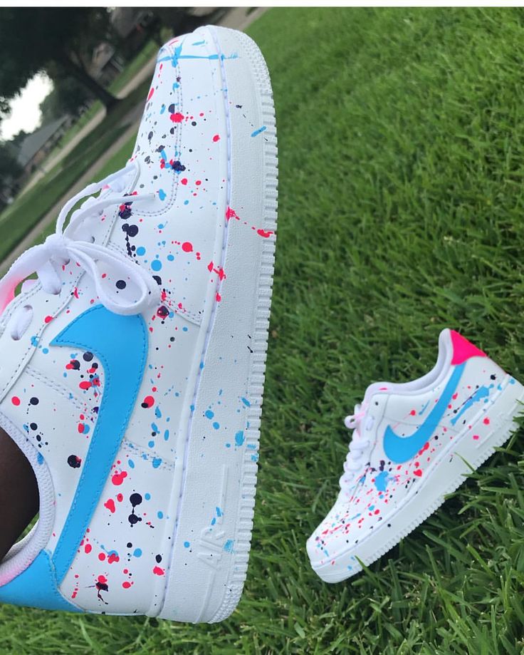 Costume Nike, Painted Shoes Diy, Louis Vuitton Shoes Heels, Air Art, Custom Painted Shoes, Custom Shoes Diy, Nike Shoes Air Force, Tennis Shoes Outfit, White Nike Shoes