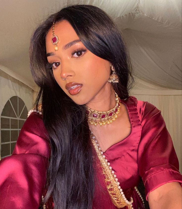 Indian Girl Makeup, Jannah Instagram, Indian Makeup Looks, Aesthetic Indian, Freya Mikaelson, South Asian Aesthetic, Brown Girls Makeup, Desi Aesthetics, Brown Skin Makeup