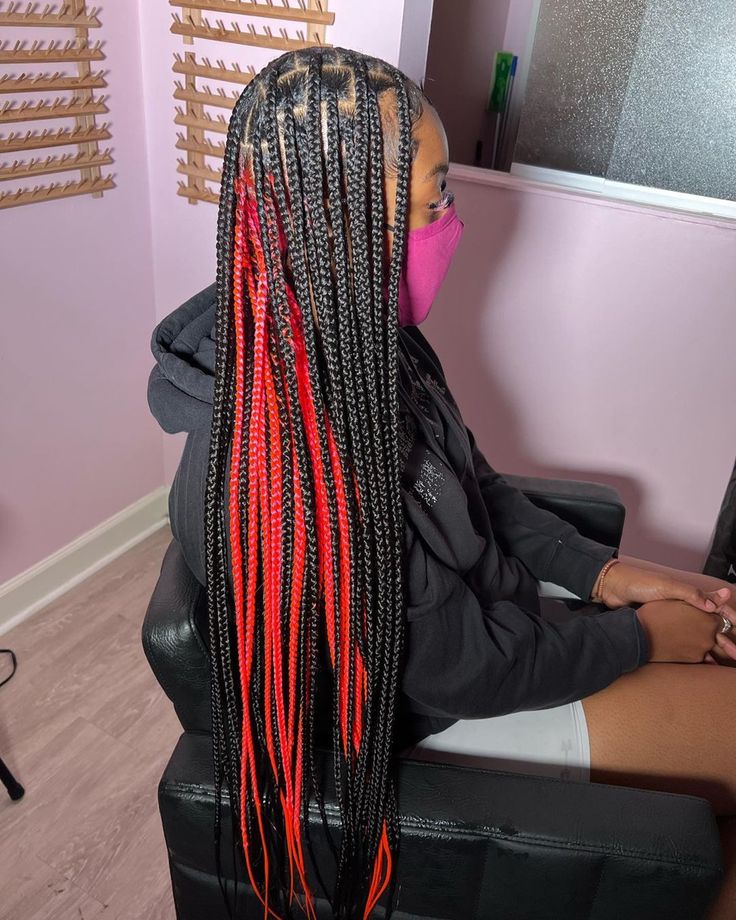 Braids With Red In The Back, Box Braids Hairstyles Red And Black, Black And Red Braids Peekaboo, Red Peekaboo Hair Braids, Red Peekaboo Knotless Braids, Red And Black Peekaboo Braids, Black Red Braids, Red And Black Knotless Braids, Red Peekaboo Braids