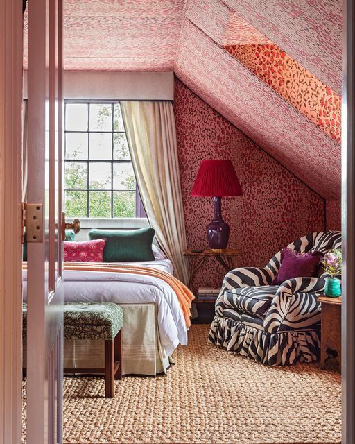 the bedroom is decorated in pink and zebra print