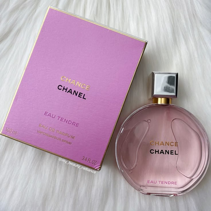 #chanel #chanelchance #chanelfragrance #perfume Chanel Best Perfume, Chanel Perfume Packaging, Channel Chance Perfume, Chanel Perfumes, Classy Perfume, Perfume Package, Chanel Perfume Bottle, Perfume Luxury, Chanel Flower