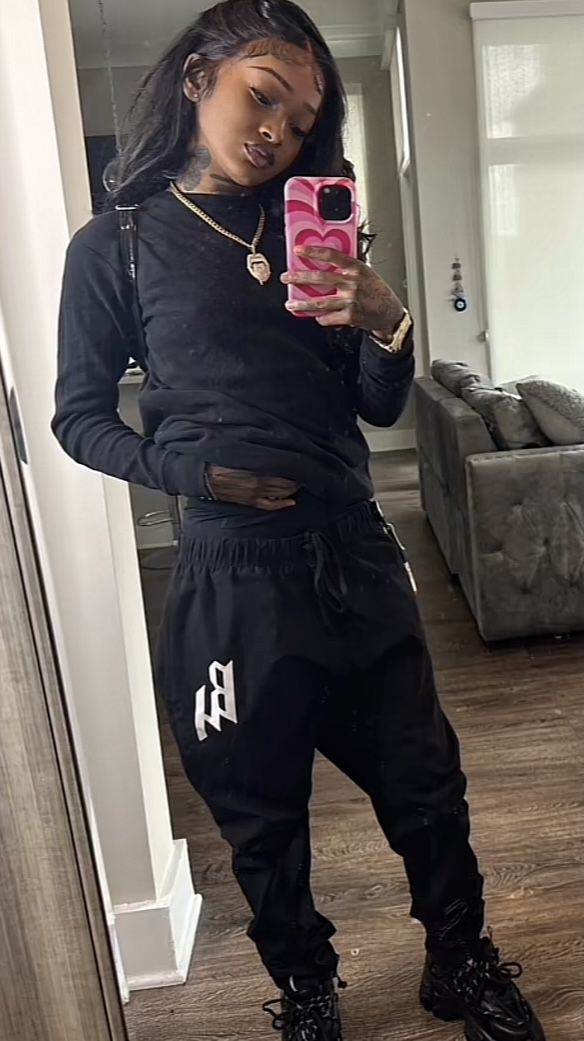 Tomboy Baddie Aesthetic, Tomboy Fits Black Women, Stud Sweatpants Outfit, Masc Black Girls Outfits, Thick Tomboy Outfits, No Label Lesbian Style, Fem Stud Outfits, Stud Women Outfits, Stem Females Outfits