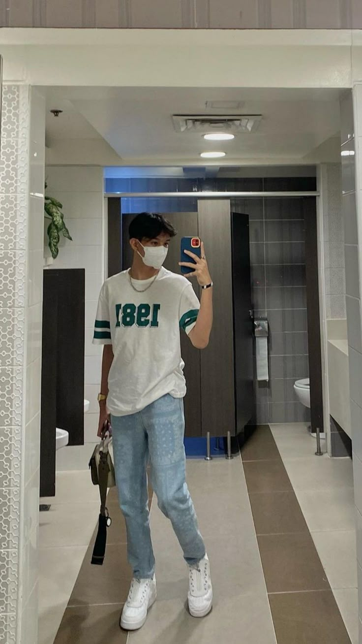 Outfit Cowok Simple, Ootd Cwo, Franz Harvey, Light Jeans Outfit, Boyfriend Fits, Diamond Gang, Outfit Cowok, Outfits For Teenage Guys, Outfit Cowo