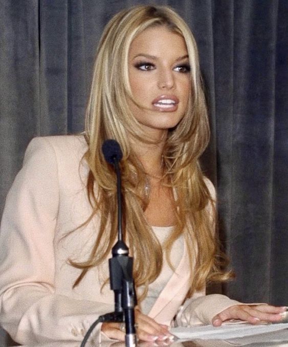 2000s Makeup Looks, Jessica Simpson Hair, 2000s Hair, Bombshell Makeup, Jessica Simpson Style, The Nerve, Dyed Hair Inspiration, Blonde Hair Looks, Hair Inspo Color