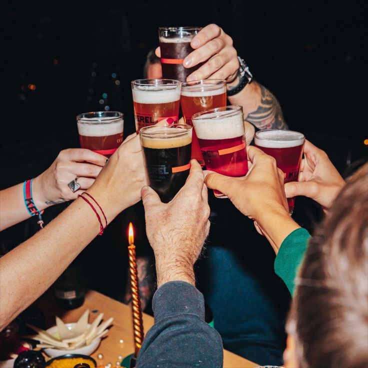 Cheers! Shots Cheers Aesthetic, People Cheers Drinks, Beers With Friends, Beer Bar Aesthetic, Bar With Friends Aesthetic, Beer Photoshoot Ideas, Bartending Photography, Sports Bar Aesthetic, Beer Cheers Aesthetic