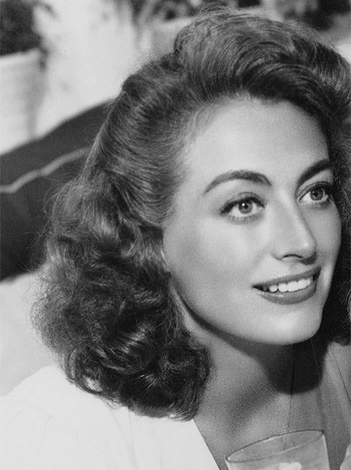 Joan Crawford 1945 Joan Crawford Mommy Dearest, Actor Photography, Celebrity Pixie Cut, Adrienne Ames, George Peppard, Blake Edwards, Classic Actors, Mia Farrow, Charles Bronson