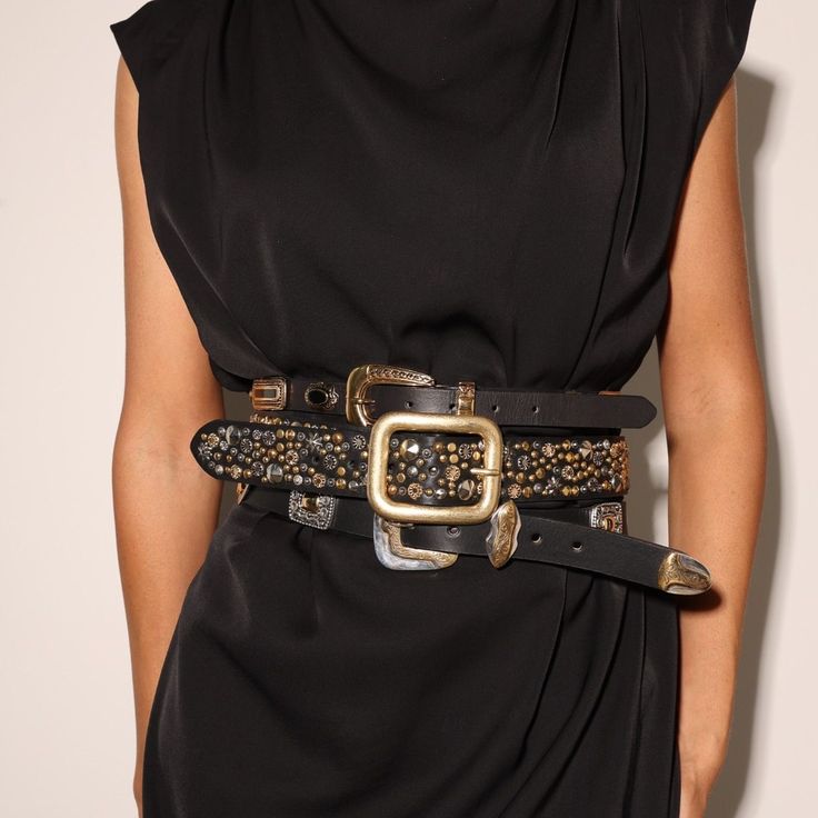 Belts • Instagram Mixed Metal Hardware, Belts Aesthetic, Look Boho Chic, Buckle Outfits, Gold Outfit, Belt Top, Western Chic, Belt Style, Studded Belt