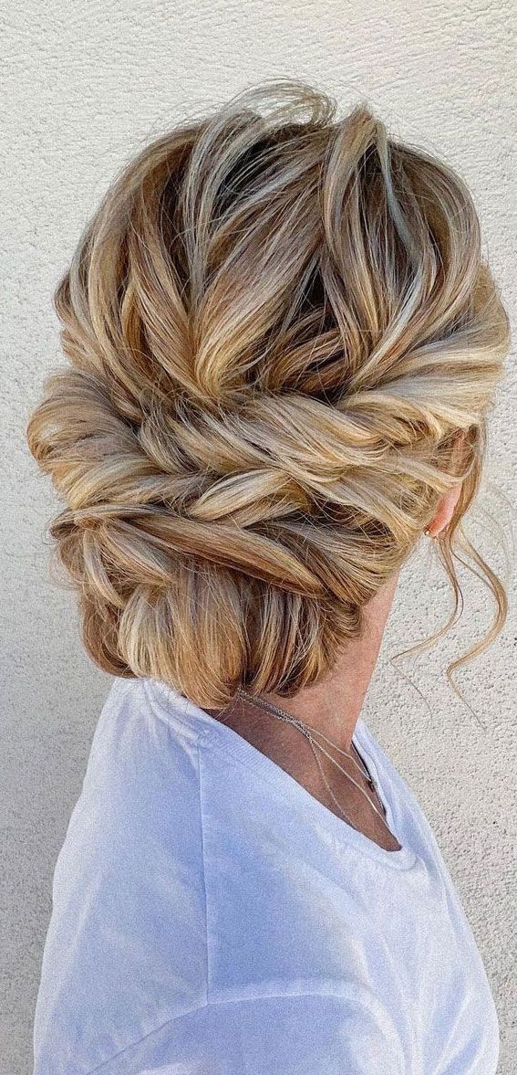 Updo 2022, Messy Updo Wedding, Upstyle Hairstyles, Updo Messy, Modern Updo, Textured Updo, 2022 Hairstyles, Voluminous Updo, Boho Updo