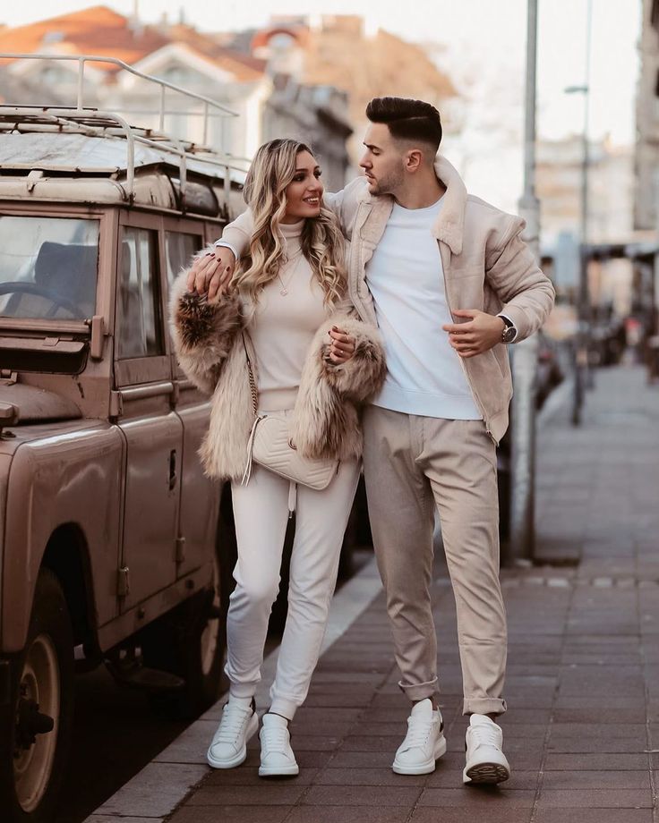 Winter Fashion Outfits Couples, Outfits Parejas, Outfit Pareja, Couples Clothes, Short Adidas, Couples Fashion, Bracelet Bag, Couple Matching Outfits, Couple Fits