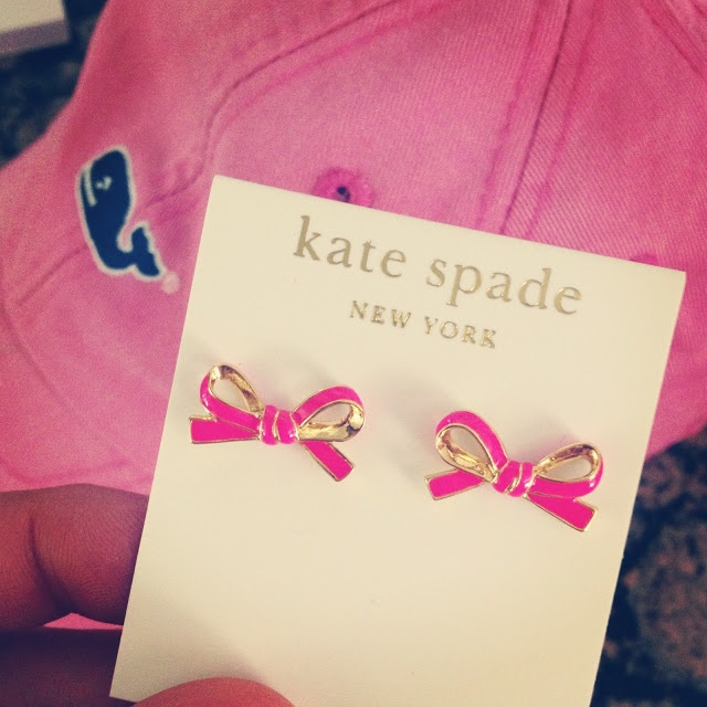 ❤️❤️❤️Kate spade Vineyard Vines Hat, The Bling Ring, Preppy Girls, College Tips, Masculine Style, Fashion Friday, Kate Spade Earrings, Bow Earrings, Everything Pink