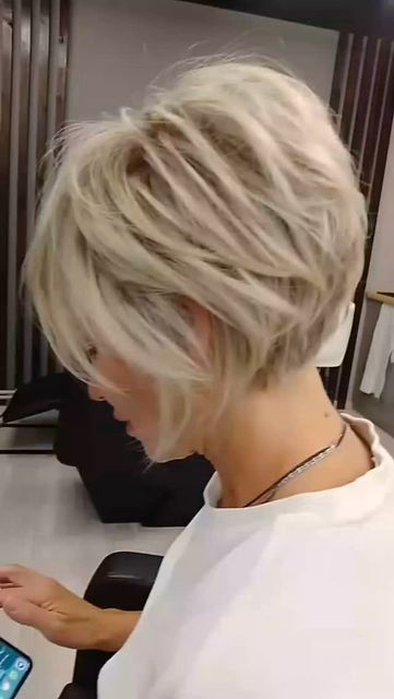 Blonde Hair Pictures, Stacked Hair, Short Haircut Styles, Stacked Bob Haircut, Bob Haircut For Fine Hair, Edgy Short Hair, Short Hairstyles For Thick Hair, Bob Hairstyles For Fine Hair, Mom Hairstyles