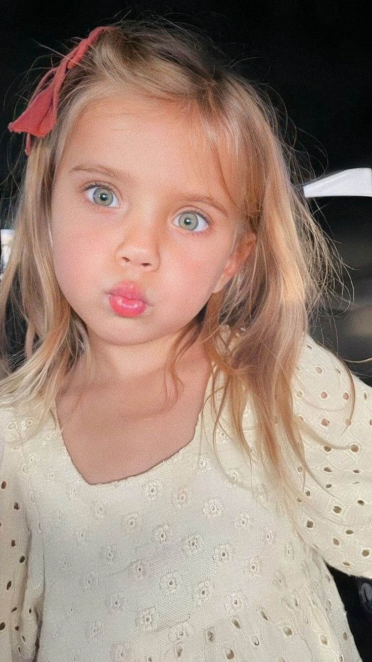 Blue Eye Kids, Green Eyed Baby, Blonde Hair For Hazel Eyes, Kids Long Hairstyles, Blonde Baby Girl, Hazel Green Eyes, Blonde Kids, Blonde Hair Green Eyes