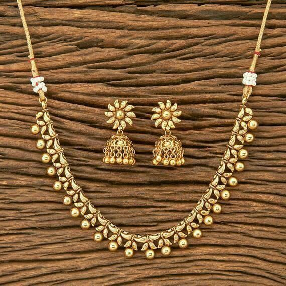 Gold necklace designs Gold Necklace Set Indian, Indian Necklace Set, Indian Gold Necklace Designs, Matte Gold Necklace, Gold Jewelry Outfits, Gold Necklace Indian, Necklace Set Indian, Gold Jewelry Simple Necklace, Gold Necklace Indian Bridal Jewelry