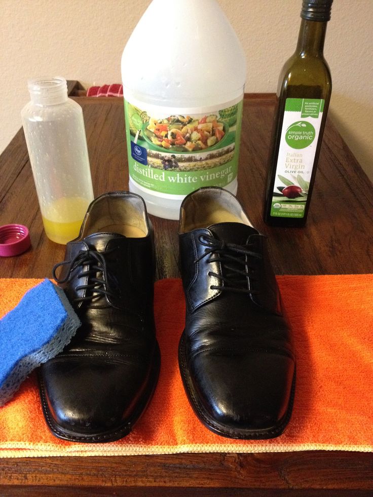 Removing dirt, scuffs, and getting your shoes to shine is a necessary evil.  In Seattle, it’s leather boot season from September through June.  Keeping those shoes shining should be easy not greasy... Diy Leather Polish, Shoe Cleaner Diy, Leather Conditioner Diy, Homemade Shoes, Boots Diy, Shoe Cleaner, Shoe Cleaning, Diy Shoe, Shoe Polish